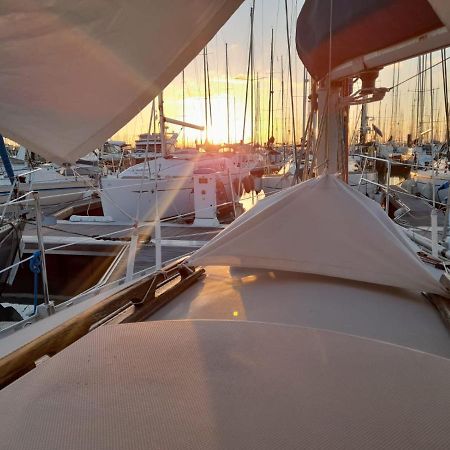 Séjour insolite - voilier à quai à La Rochelle La Rochelle (Charente-Maritime) Extérieur photo